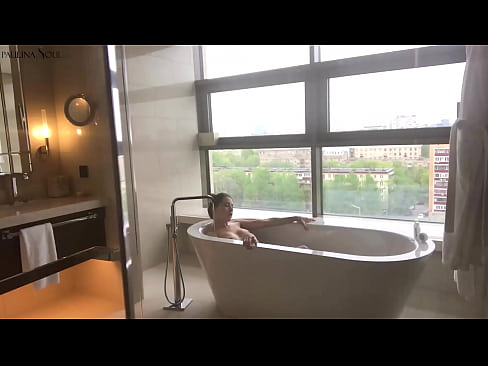 ❤️ Ogromna laska namiętnie waląca sobie cipkę w łazience ❤️❌ Beautiful porn at us ️❤